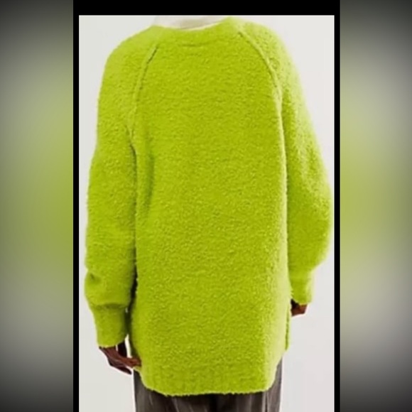 FREE PEOPLE GREEN WOOL BLEND TEDDY FUZZY SOFT OVERSIZED TUNIC SWEATER. Size LG - Picture 4 of 7